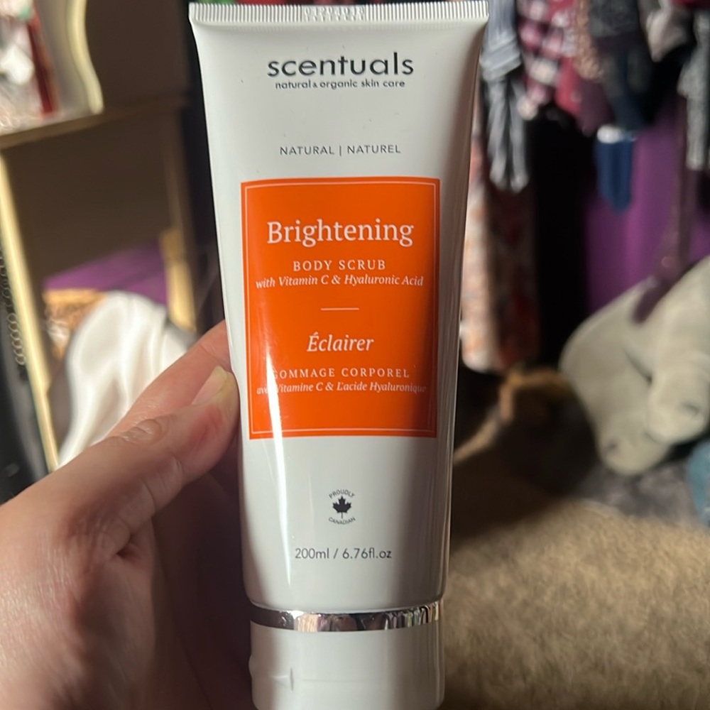 Scentuals brightening body scrub